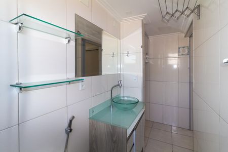 Banheiro de apartamento à venda com 2 quartos, 46m² em Conjunto Habitacional Teotonio Vilela, São Paulo
