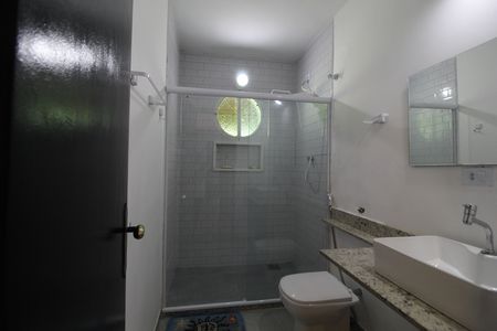 Casa à venda com 251m², 3 quartos e 4 vagasBanheiro Social