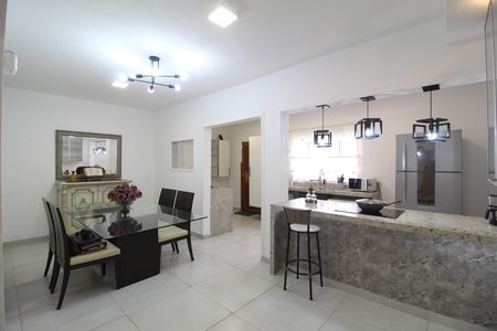 Casa à venda com 251m², 3 quartos e 4 vagasCopa - Cozinha