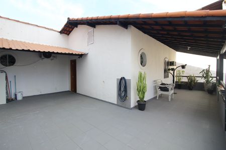 Casa à venda com 251m², 3 quartos e 4 vagasVaranda