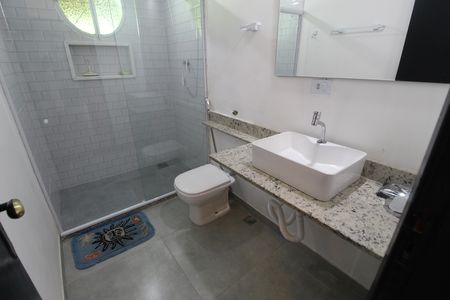 Casa à venda com 251m², 3 quartos e 4 vagasBanheiro Social
