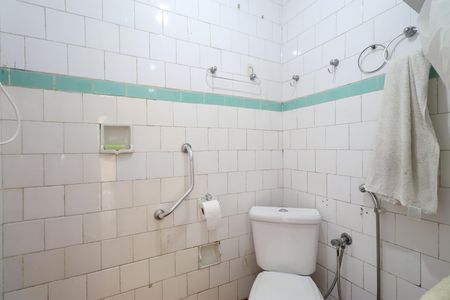 Banheiro de serviço de casa à venda com 4 quartos, 180m² em Luz, São Paulo
