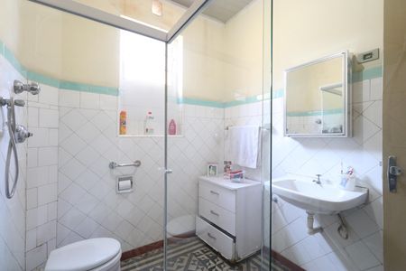 Casa à venda com 180m², 4 quartos e 1 vagaBanheiro 