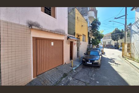 Casa à venda com 180m², 4 quartos e 1 vaga Casa à venda com 180m², 4 quartos e 1 vagaFachada