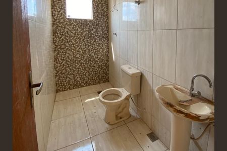 Banheiro social de apartamento para alugar com 2 quartos, 50m² em Vila Santa Rita, Belo Horizonte