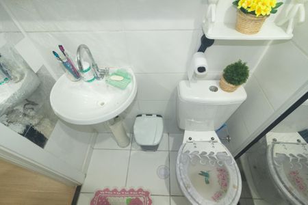 Banheiro de apartamento para alugar com 2 quartos, 42m² em Campo Grande, Rio de Janeiro