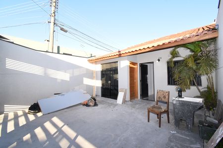 Área externa de casa à venda com 1 quarto, 45m² em Cajuru, Curitiba