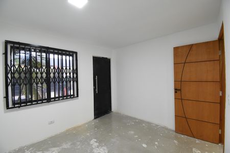 Casa à venda com 45m², 1 quarto e 2 vagas Casa à venda com 45m², 1 quarto e 2 vagasSala