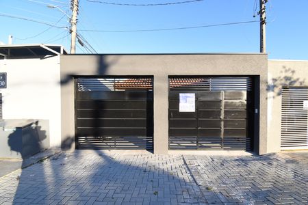 Fachada com placa  de casa à venda com 1 quarto, 45m² em Cajuru, Curitiba