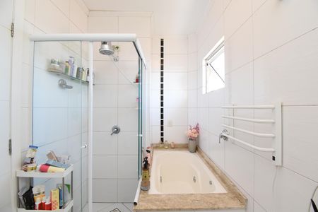 Casa de condomínio à venda com 180m², 3 quartos e 2 vagas Casa de condomínio à venda com 180m², 3 quartos e 2 vagasBanheiro da Suíte