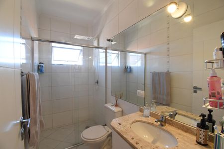 Casa de condomínio à venda com 180m², 3 quartos e 2 vagas Casa de condomínio à venda com 180m², 3 quartos e 2 vagasBanheiro 2