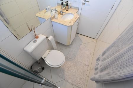 Casa de condomínio à venda com 180m², 3 quartos e 2 vagas Casa de condomínio à venda com 180m², 3 quartos e 2 vagasBanheiro 2