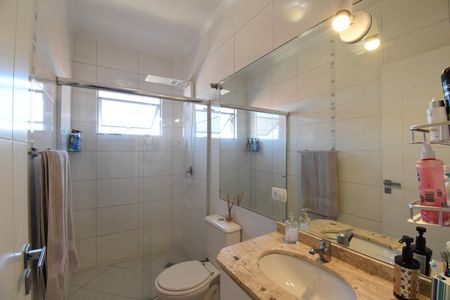 Casa de condomínio à venda com 180m², 3 quartos e 2 vagas Casa de condomínio à venda com 180m², 3 quartos e 2 vagasBanheiro 2