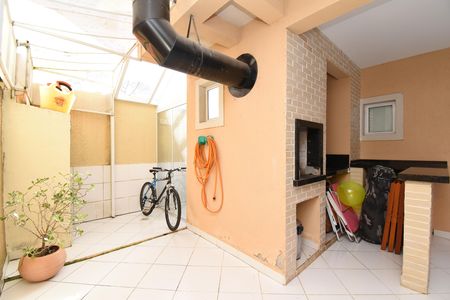 Casa de condomínio à venda com 180m², 3 quartos e 2 vagas Casa de condomínio à venda com 180m², 3 quartos e 2 vagasVaranda com churrasqueira