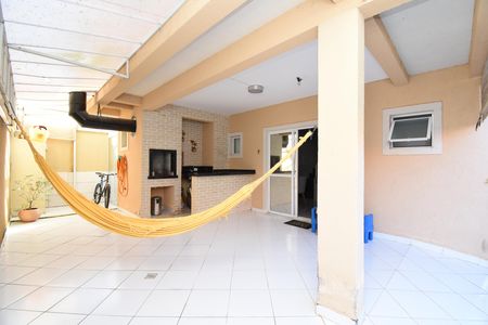 Casa de condomínio à venda com 180m², 3 quartos e 2 vagas Casa de condomínio à venda com 180m², 3 quartos e 2 vagasVaranda com churrasqueira