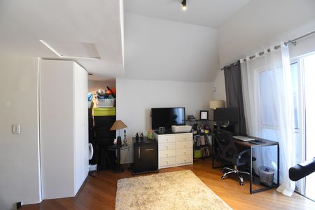 Casa de condomínio à venda com 180m², 3 quartos e 2 vagas Casa de condomínio à venda com 180m², 3 quartos e 2 vagasÁtico