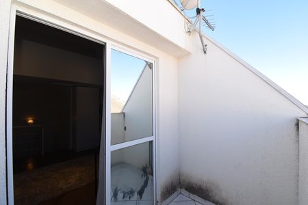 Casa de condomínio à venda com 180m², 3 quartos e 2 vagas Casa de condomínio à venda com 180m², 3 quartos e 2 vagasÁtico