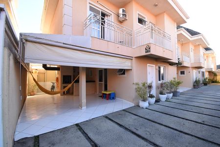 Casa de condomínio à venda com 180m², 3 quartos e 2 vagas Casa de condomínio à venda com 180m², 3 quartos e 2 vagasÁrea externa
