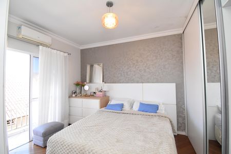 Casa de condomínio à venda com 180m², 3 quartos e 2 vagas Casa de condomínio à venda com 180m², 3 quartos e 2 vagasSuíte