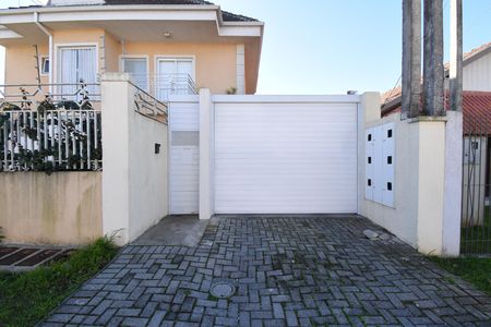 Casa de condomínio à venda com 180m², 3 quartos e 2 vagas Casa de condomínio à venda com 180m², 3 quartos e 2 vagasFachada