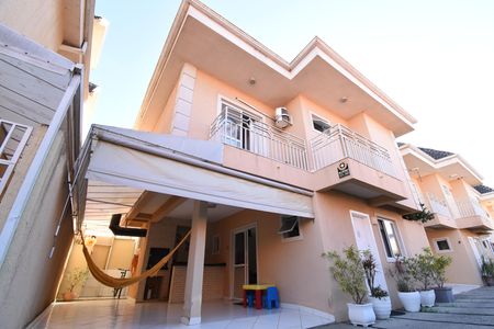 Casa de condomínio à venda com 180m², 3 quartos e 2 vagas Casa de condomínio à venda com 180m², 3 quartos e 2 vagasÁrea externa