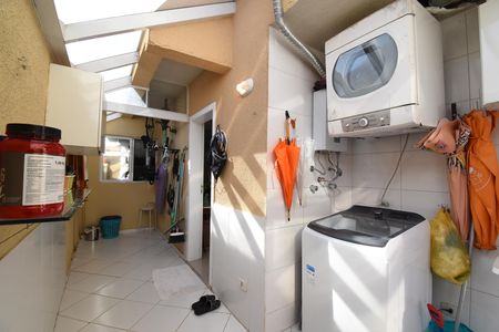 Casa de condomínio à venda com 180m², 3 quartos e 2 vagas Casa de condomínio à venda com 180m², 3 quartos e 2 vagasÁrea de serviço