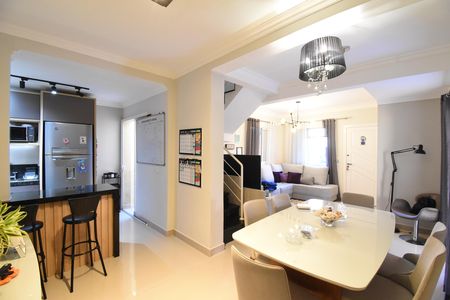 Casa de condomínio à venda com 180m², 3 quartos e 2 vagas Casa de condomínio à venda com 180m², 3 quartos e 2 vagasSala