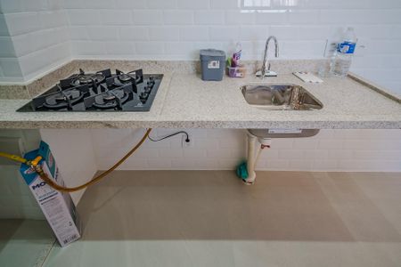 Cozinha de apartamento para alugar com 2 quartos, 34m² em Vila Gomes, São Paulo