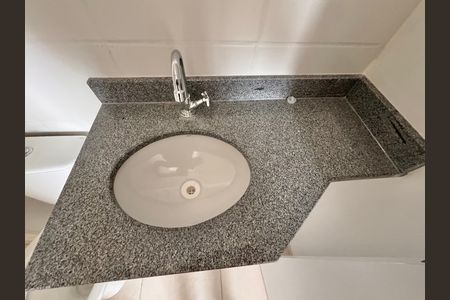 Banheiro de apartamento para alugar com 2 quartos, 45m² em Recreio dos Bandeirantes, Rio de Janeiro