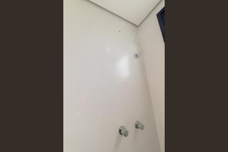 Banheiro Social de kitnet/studio à venda com 1 quarto, 21m² em Centro, Curitiba