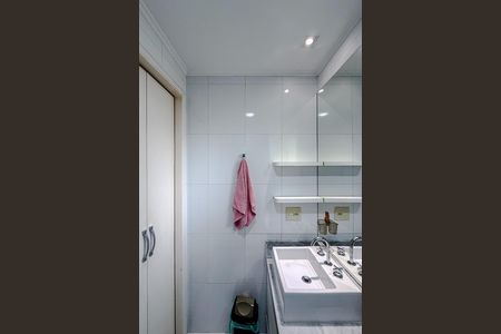 Apartamento à venda com 57m², 2 quartos e 2 vagas Apartamento à venda com 57m², 2 quartos e 2 vagasBanheiro