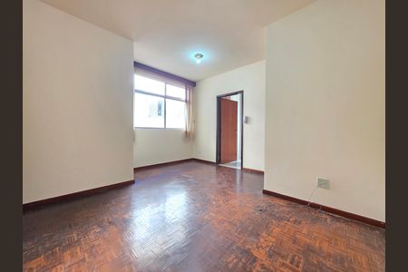 Sala de apartamento à venda com 3 quartos, 60m² em Padre Eustáquio, Belo Horizonte