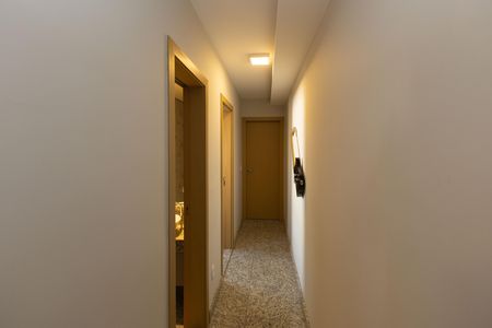 Corredor das Suítes de apartamento à venda com 2 quartos, 60m² em Santo Antônio, Belo Horizonte