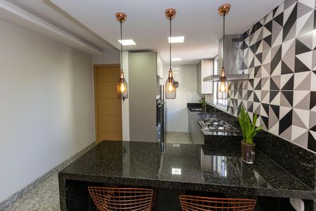 Cozinha de apartamento à venda com 2 quartos, 60m² em Santo Antônio, Belo Horizonte