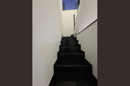 Casa para alugar com 105m², 3 quartos e 4 vagas Casa para alugar com 105m², 3 quartos e 4 vagasEscada