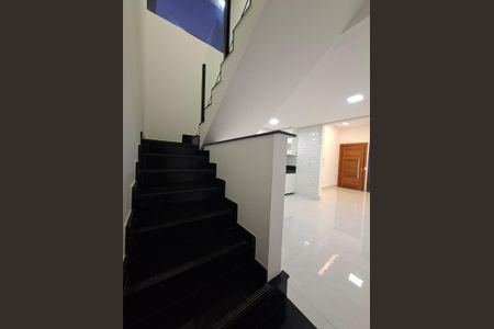 Casa para alugar com 105m², 3 quartos e 4 vagas Casa para alugar com 105m², 3 quartos e 4 vagasEscada