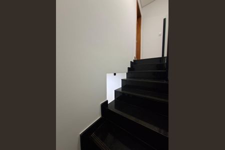 Casa para alugar com 105m², 3 quartos e 4 vagas Casa para alugar com 105m², 3 quartos e 4 vagasEscada