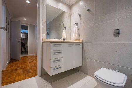 Apartamento para alugar com 130m², 3 quartos e 1 vaga Apartamento para alugar com 130m², 3 quartos e 1 vagaBanheiro 1