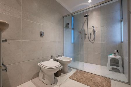 Apartamento para alugar com 130m², 3 quartos e 1 vaga Apartamento para alugar com 130m², 3 quartos e 1 vagaBanheiro 1