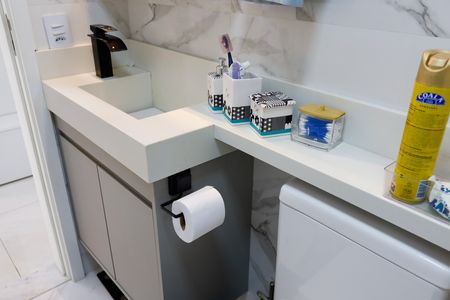 Banheiro de apartamento para alugar com 2 quartos, 38m² em Presidente Altino, Osasco