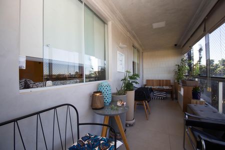 Apartamento para alugar com 100m², 3 quartos e 1 vaga Apartamento para alugar com 100m², 3 quartos e 1 vagaSacada
