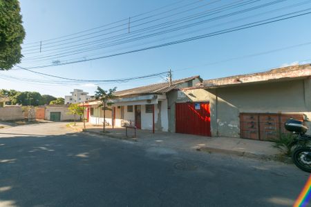 Fachada de casa para alugar com 1 quarto, 40m² em Rio Branco, Belo Horizonte