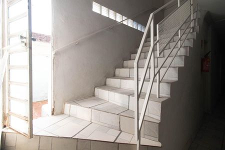 Apartamento à venda com 38m², 1 quarto e sem vaga Apartamento à venda com 38m², 1 quarto e sem vagaEscada