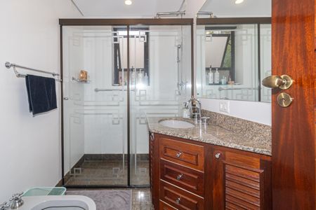 Apartamento para alugar com 237m², 4 quartos e 4 vagas Apartamento para alugar com 237m², 4 quartos e 4 vagasBanheiro Social