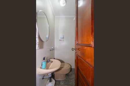 Apartamento para alugar com 237m², 4 quartos e 4 vagas Apartamento para alugar com 237m², 4 quartos e 4 vagasBanheiro de Serviço