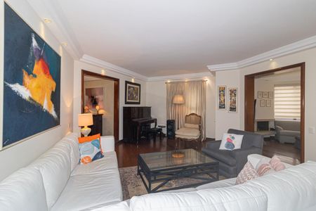 Apartamento para alugar com 237m², 4 quartos e 4 vagas Apartamento para alugar com 237m², 4 quartos e 4 vagasSala
