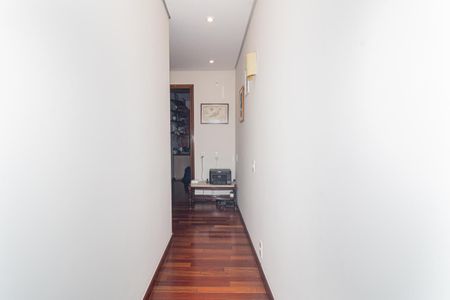 Apartamento para alugar com 237m², 4 quartos e 4 vagas Apartamento para alugar com 237m², 4 quartos e 4 vagasCorredor
