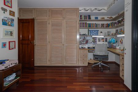 Apartamento para alugar com 237m², 4 quartos e 4 vagas Apartamento para alugar com 237m², 4 quartos e 4 vagasQuarto 4