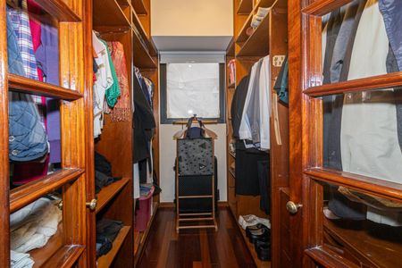 Apartamento para alugar com 237m², 4 quartos e 4 vagas Apartamento para alugar com 237m², 4 quartos e 4 vagasCloset da Suíte 1