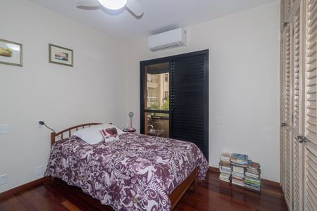 Apartamento para alugar com 237m², 4 quartos e 4 vagas Apartamento para alugar com 237m², 4 quartos e 4 vagasQuarto Suíte 2